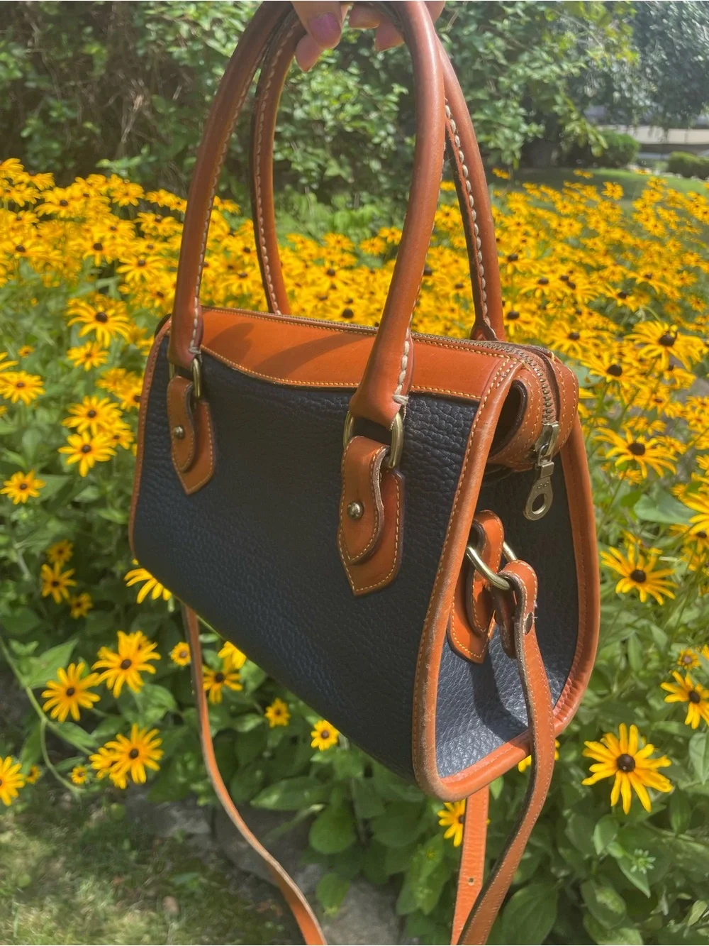 Dooney & Bourke vintage navy and Tan Pebbled Leather all weather Satchel bag 90s